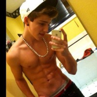 hot-boy-cute-iphone-Favim.com-660979_large.jpg